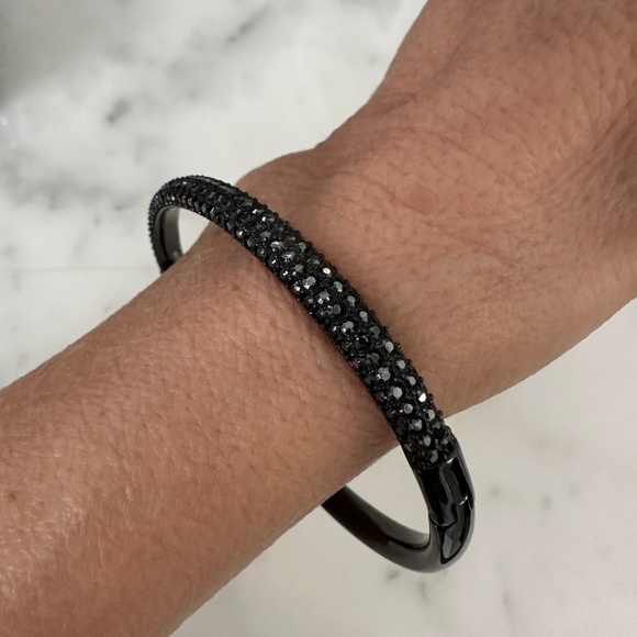 Black Swarovski oval bangle - Picture 3 of 6
